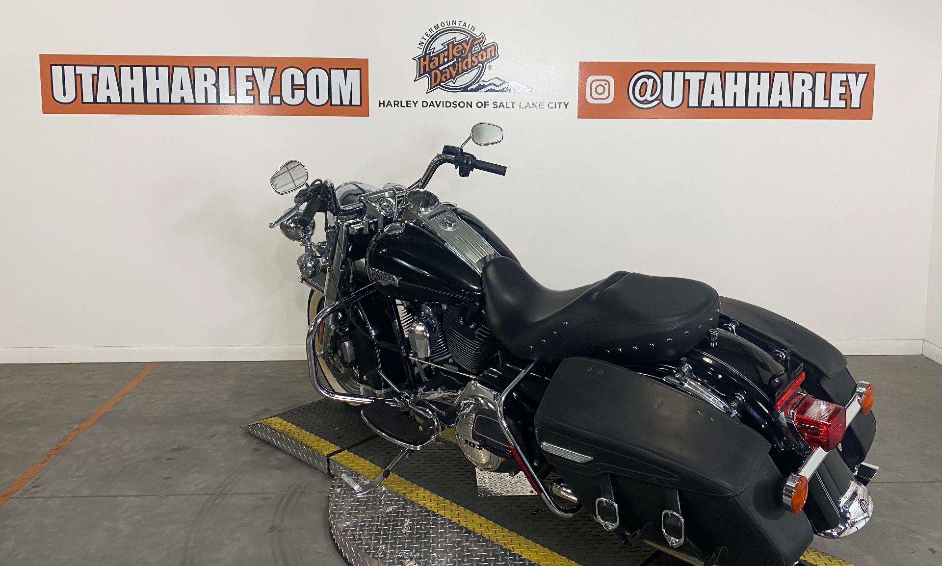 2011 Harley-Davidson Road King® Classic in Salt Lake City, Utah - Photo 6