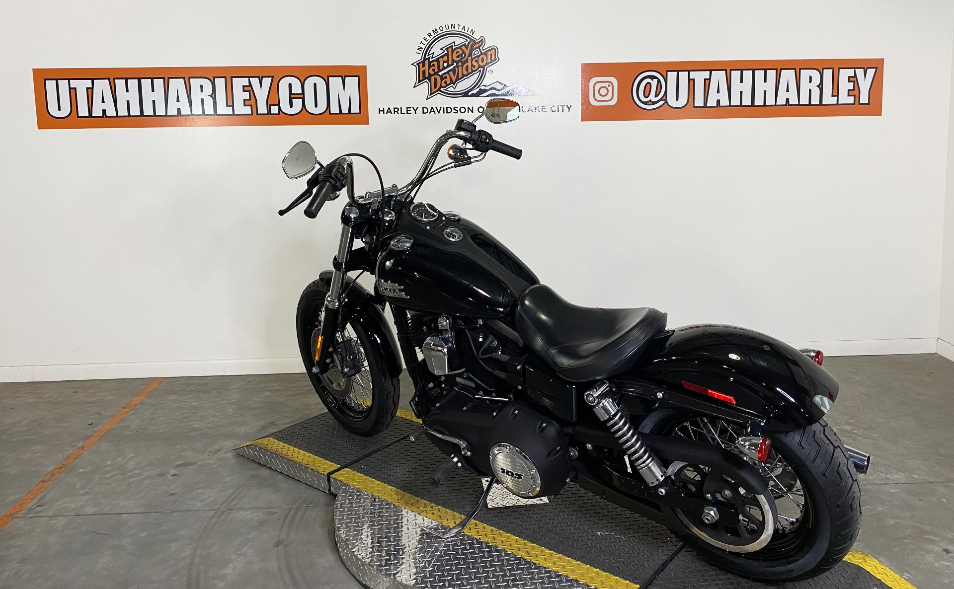 Used 2016 Harley-Davidson Street Bob® Vivid Black | Motorcycles in 