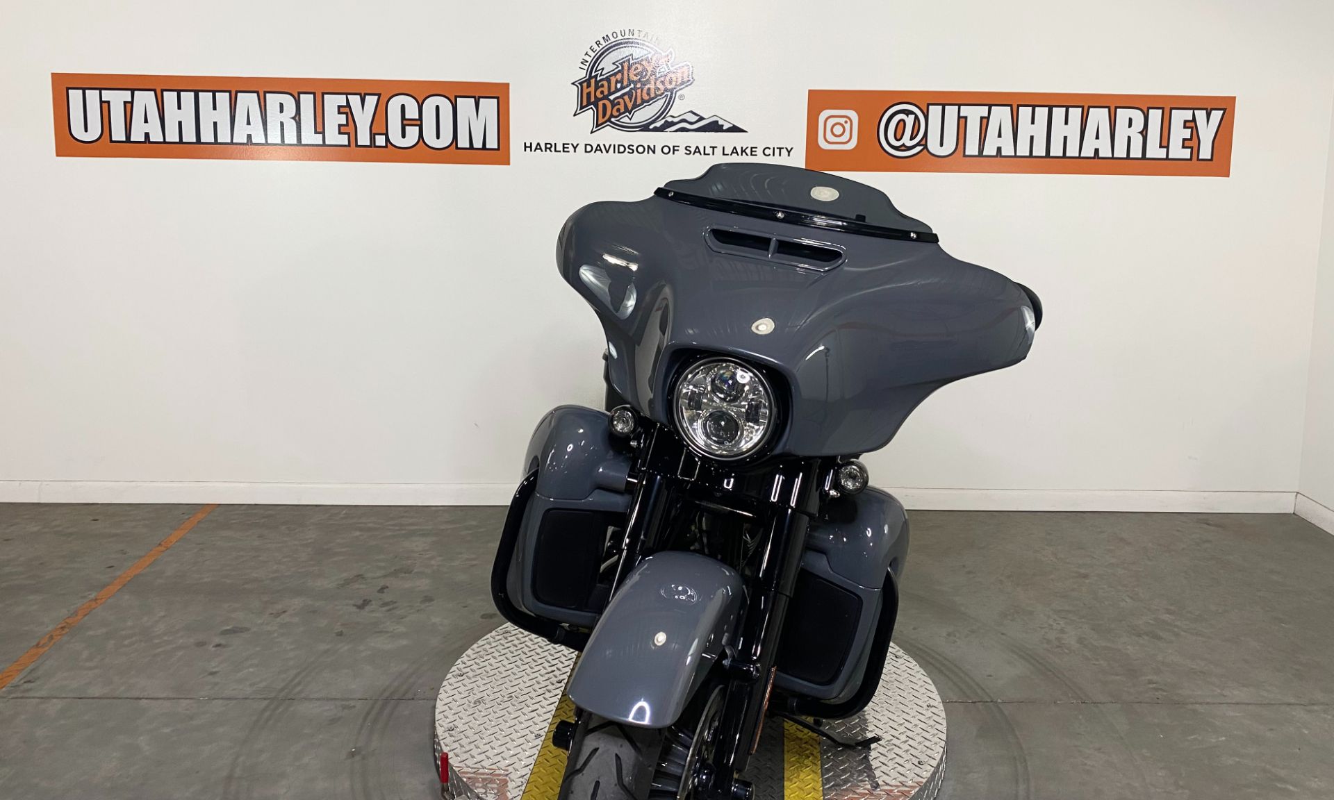 2018 Harley-Davidson CVO™ Street Glide® in Salt Lake City, Utah - Photo 3