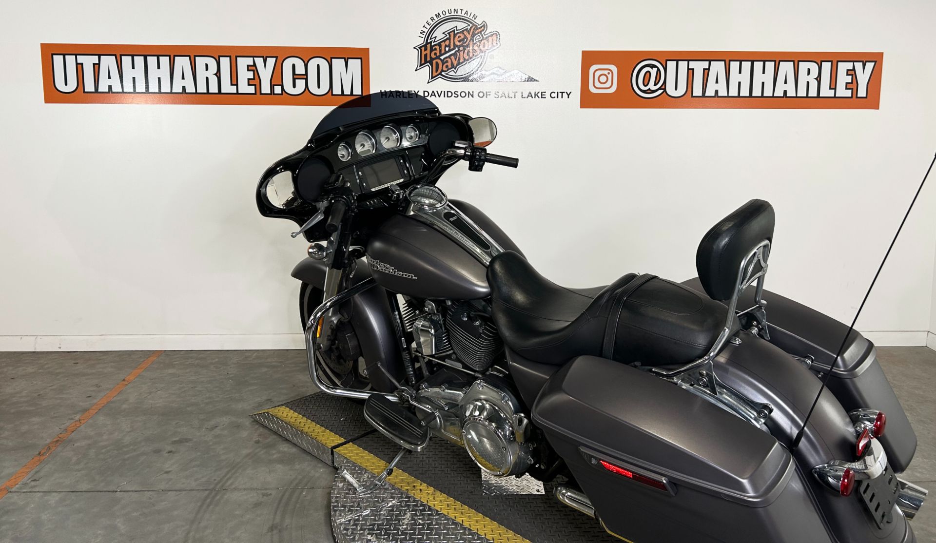 2016 Harley-Davidson Street Glide® Special in Salt Lake City, Utah - Photo 6