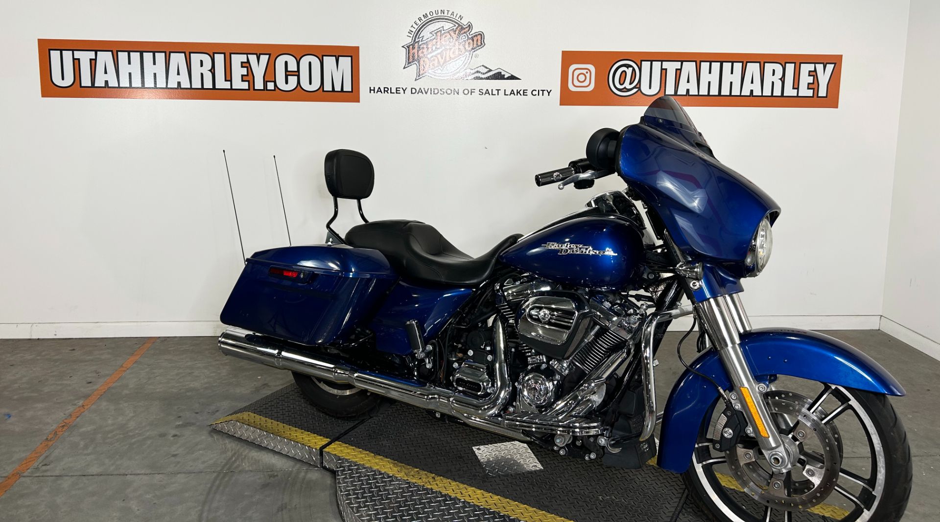2017 Harley-Davidson Street Glide® Special in Salt Lake City, Utah - Photo 2