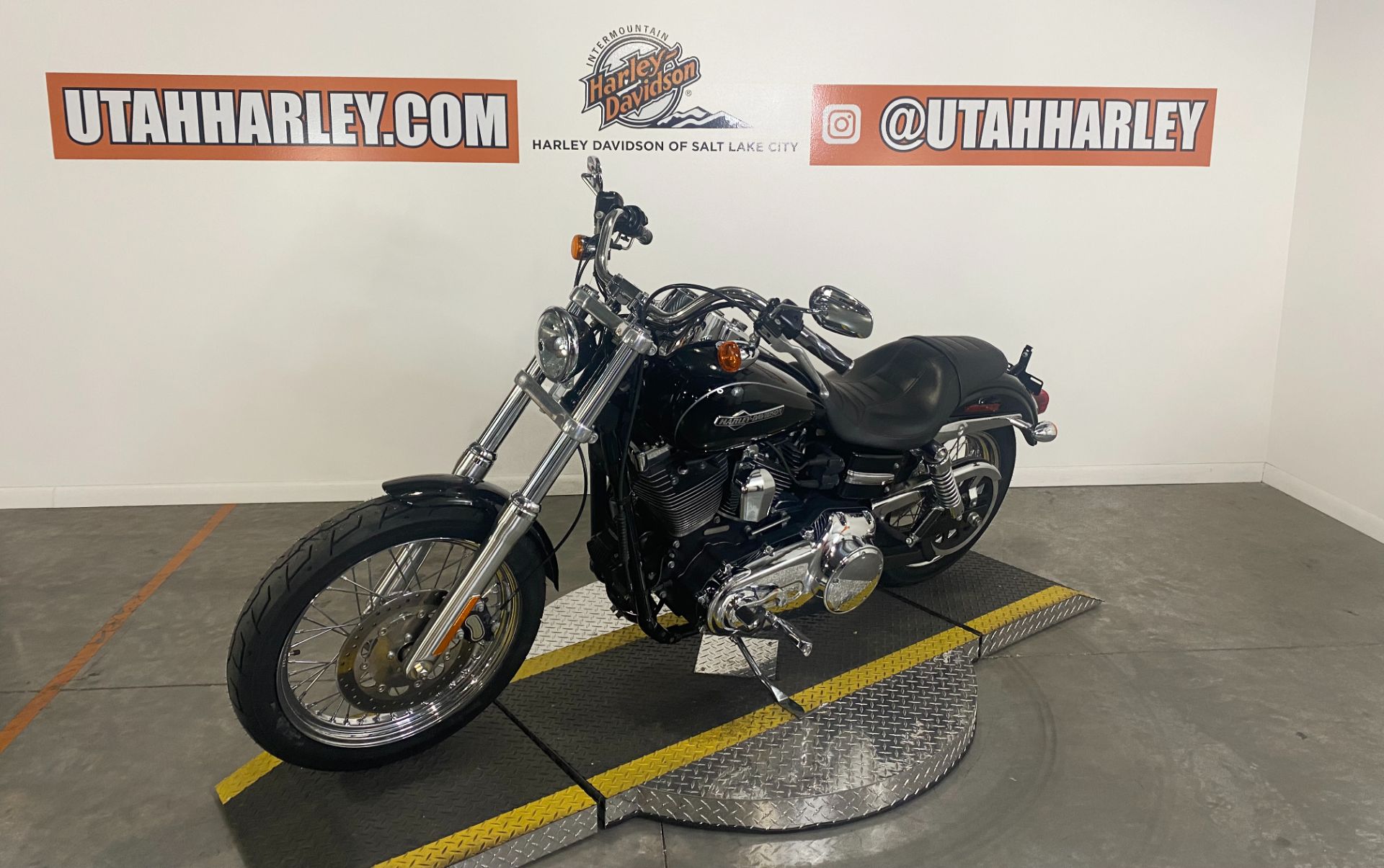 2011 Harley-Davidson Dyna® Super Glide® Custom in Salt Lake City, Utah - Photo 4
