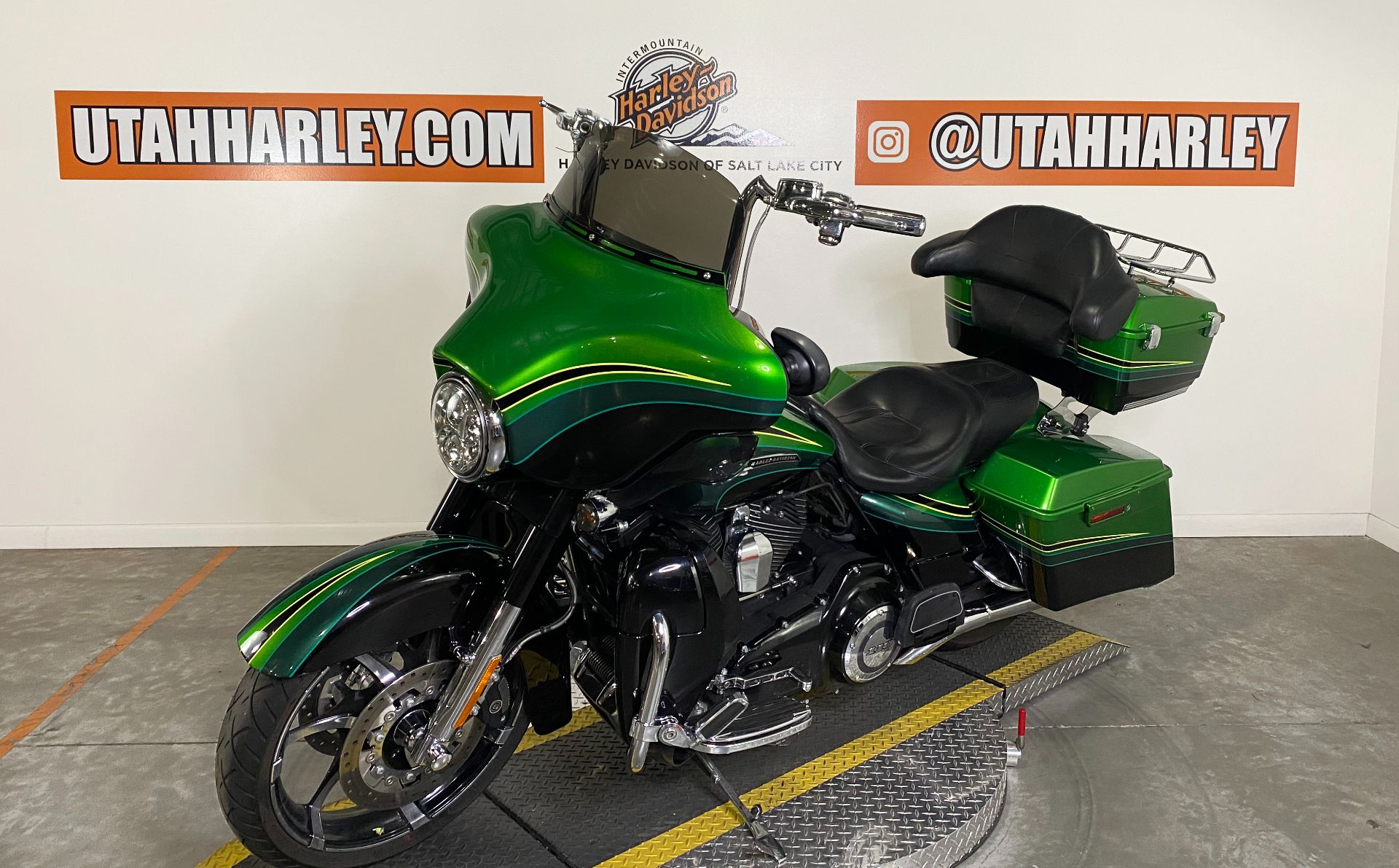 2011 Harley-Davidson CVO™ Street Glide® in Salt Lake City, Utah - Photo 4