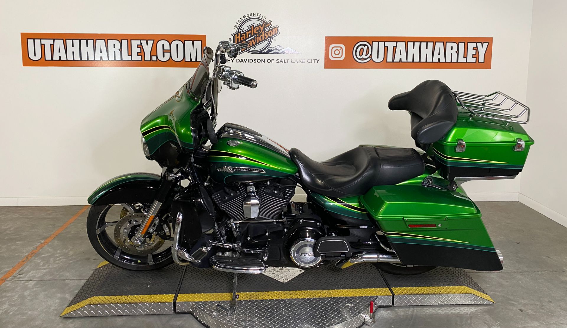 2011 Harley-Davidson CVO™ Street Glide® in Salt Lake City, Utah - Photo 5