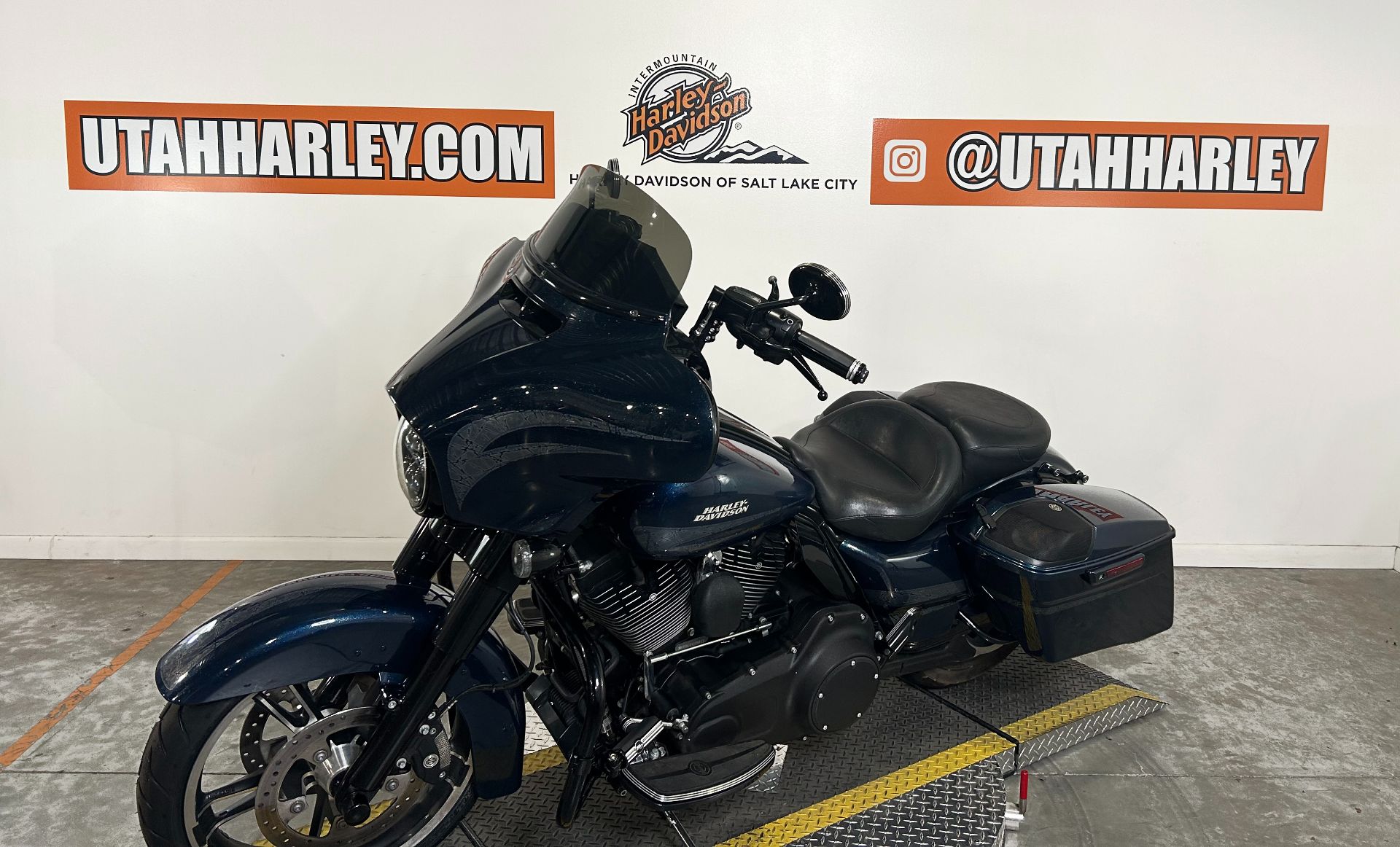 2016 Harley-Davidson Street Glide® Special in Salt Lake City, Utah - Photo 4