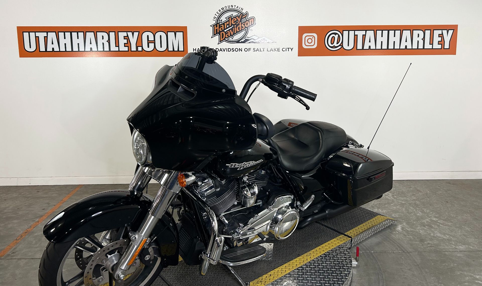 2017 Harley-Davidson Street Glide® in Salt Lake City, Utah - Photo 4