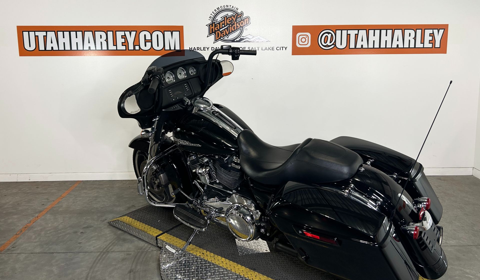 2017 Harley-Davidson Street Glide® in Salt Lake City, Utah - Photo 6