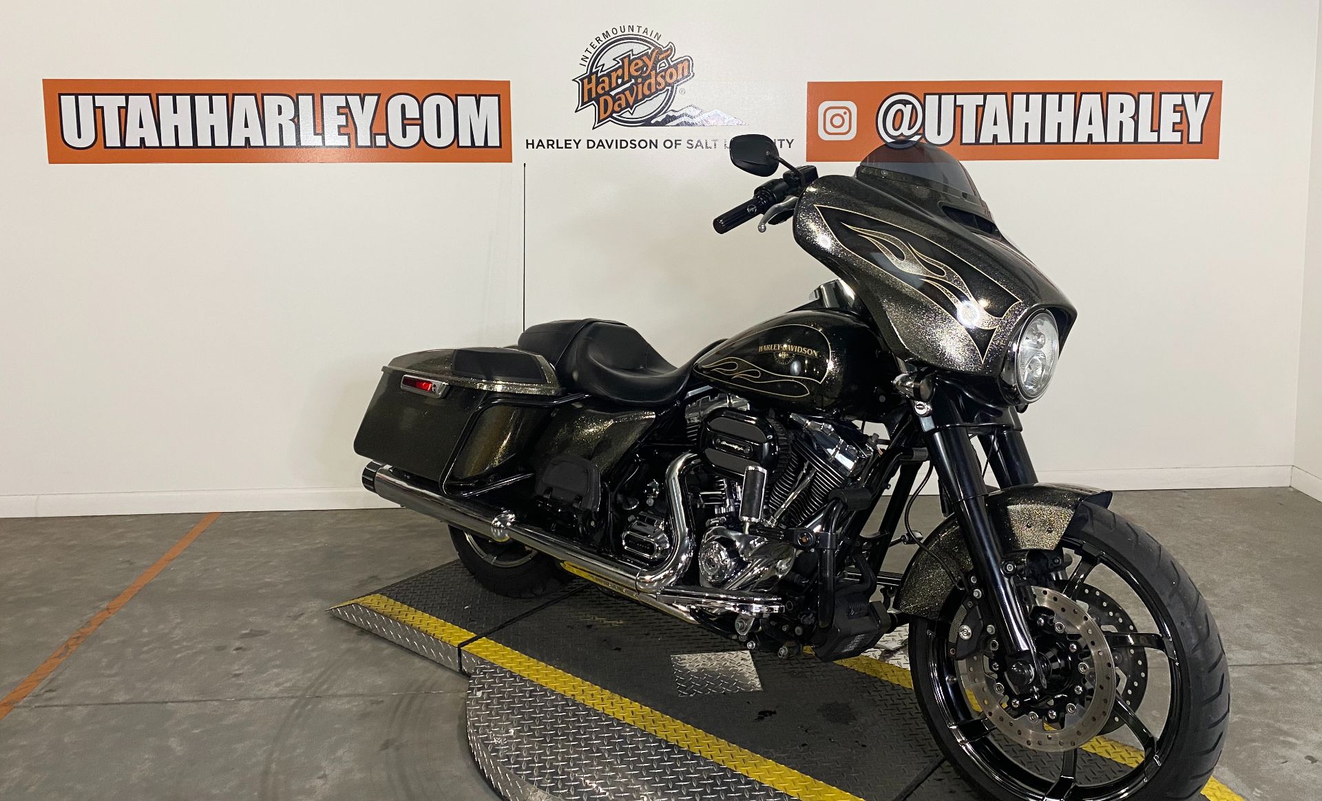 2016 Harley-Davidson Street Glide® Special in Salt Lake City, Utah - Photo 2