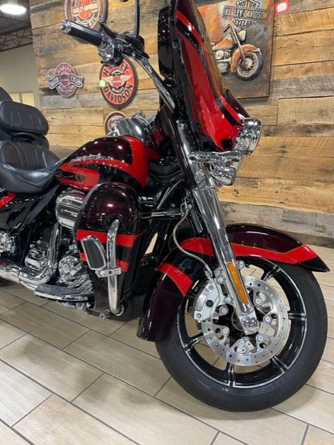 2017 Harley-Davidson CVO™ Limited in Riverdale, Utah - Photo 2