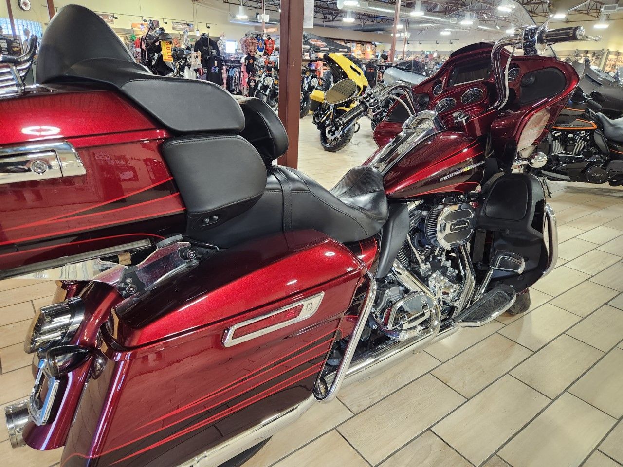 2015 Harley-Davidson CVO™ Road Glide® Ultra in Riverdale, Utah - Photo 2