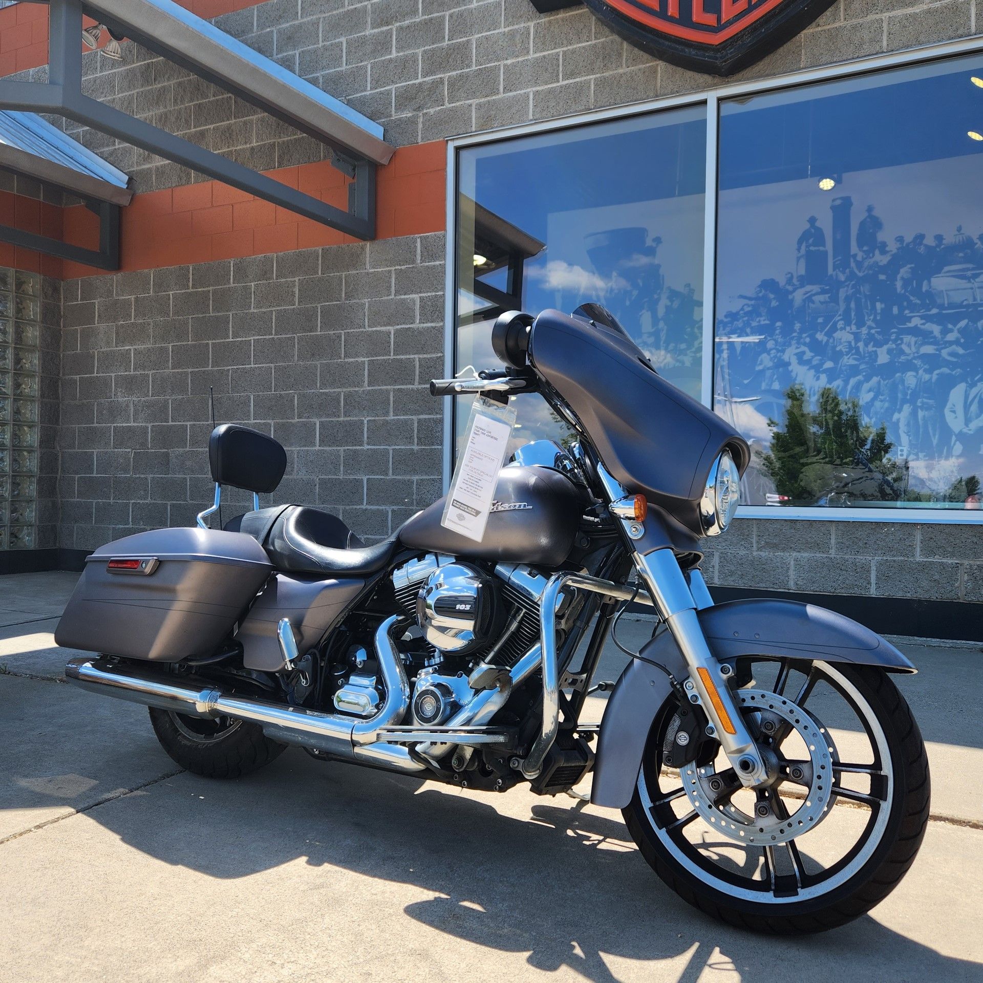 2016 Harley-Davidson Street Glide® Special in Riverdale, Utah - Photo 2