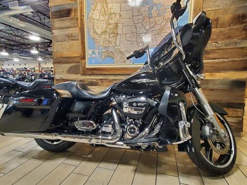 2017 Harley-Davidson Street Glide® Special in Riverdale, Utah - Photo 1