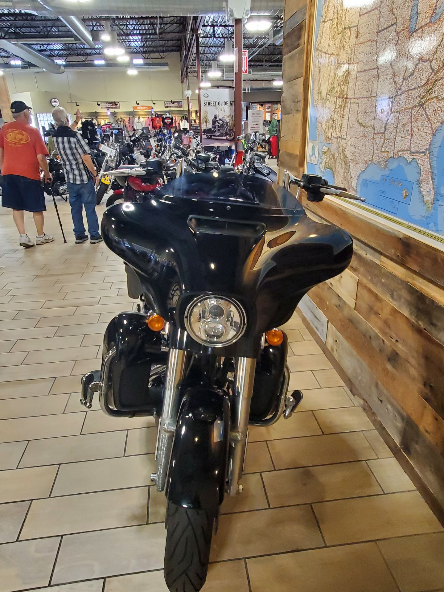 2017 Harley-Davidson Street Glide® Special in Riverdale, Utah - Photo 4