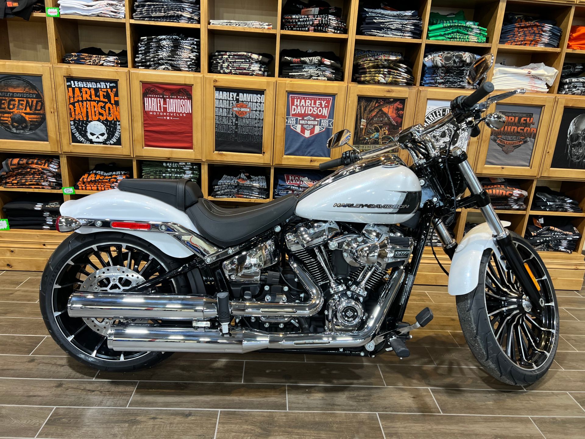 New 2024 Harley-Davidson Breakout® White Onyx Pearl | Motorcycles in ...