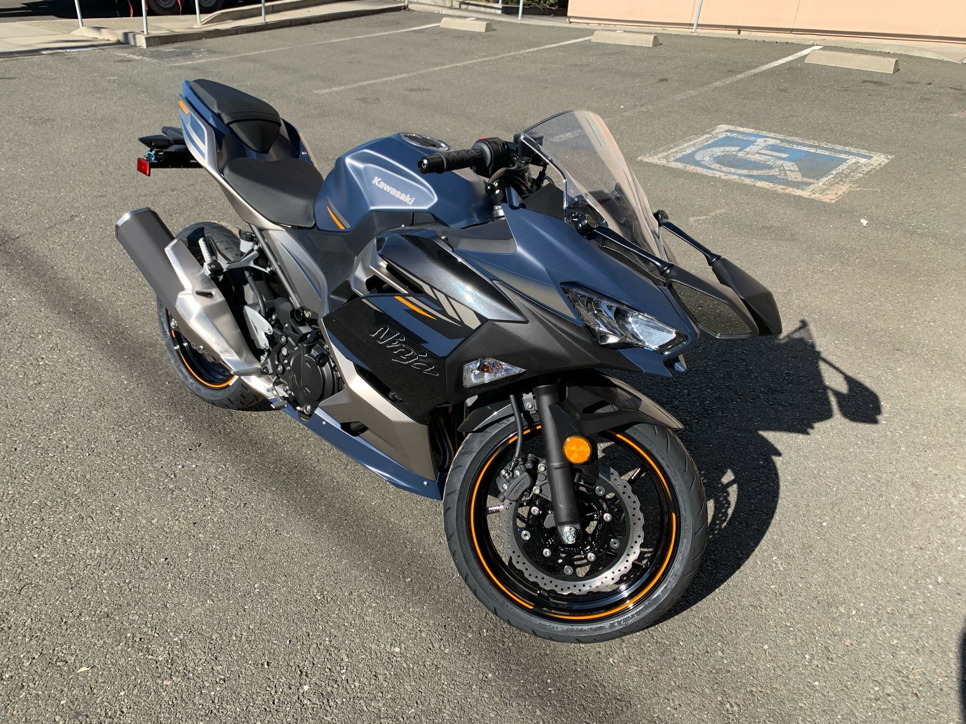 2023 Kawasaki Ninja 400 in Vallejo, California - Photo 2