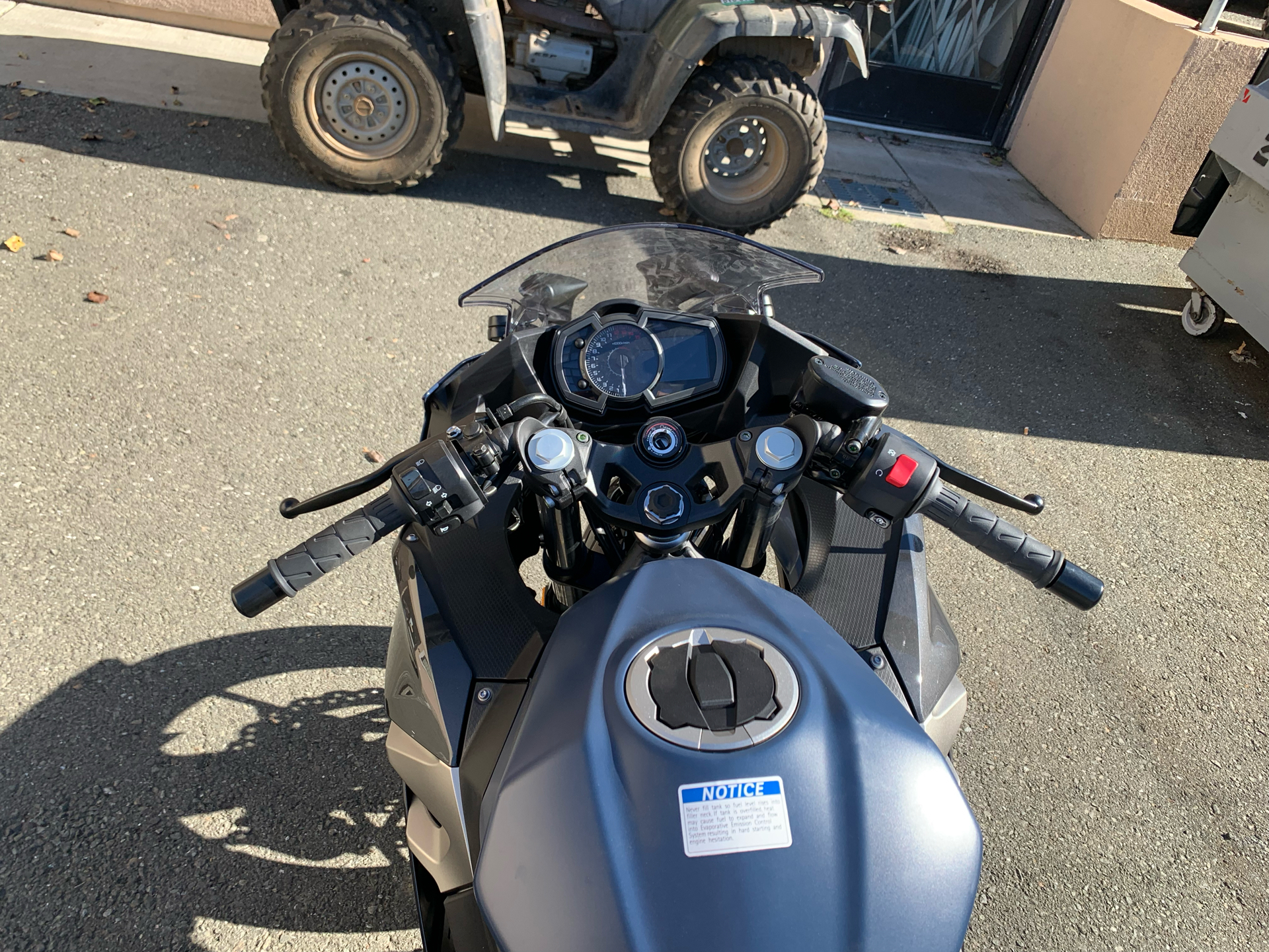 2023 Kawasaki Ninja 400 in Vallejo, California - Photo 5