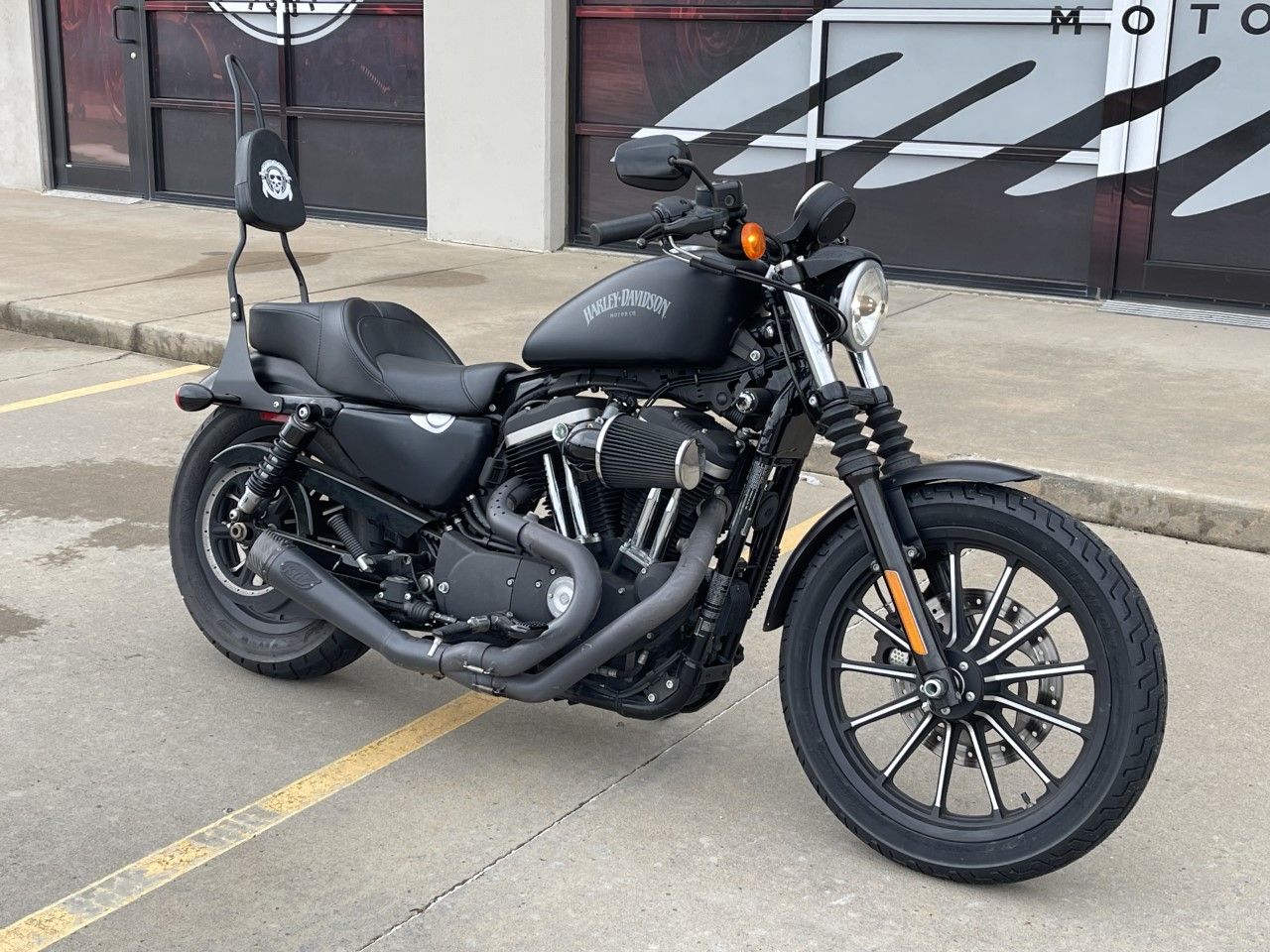 2015 Harley-Davidson Iron 883™ in Norman, Oklahoma - Photo 2