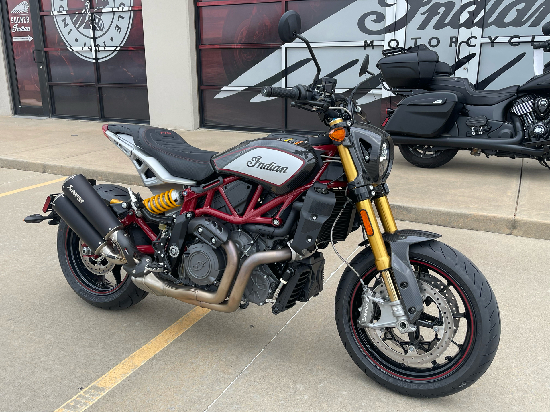 2022 Indian Motorcycle FTR R Carbon in Norman, Oklahoma - Photo 2