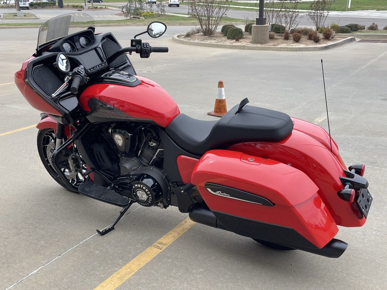 2023 Indian Motorcycle Challenger® Dark Horse® in Norman, Oklahoma - Photo 6