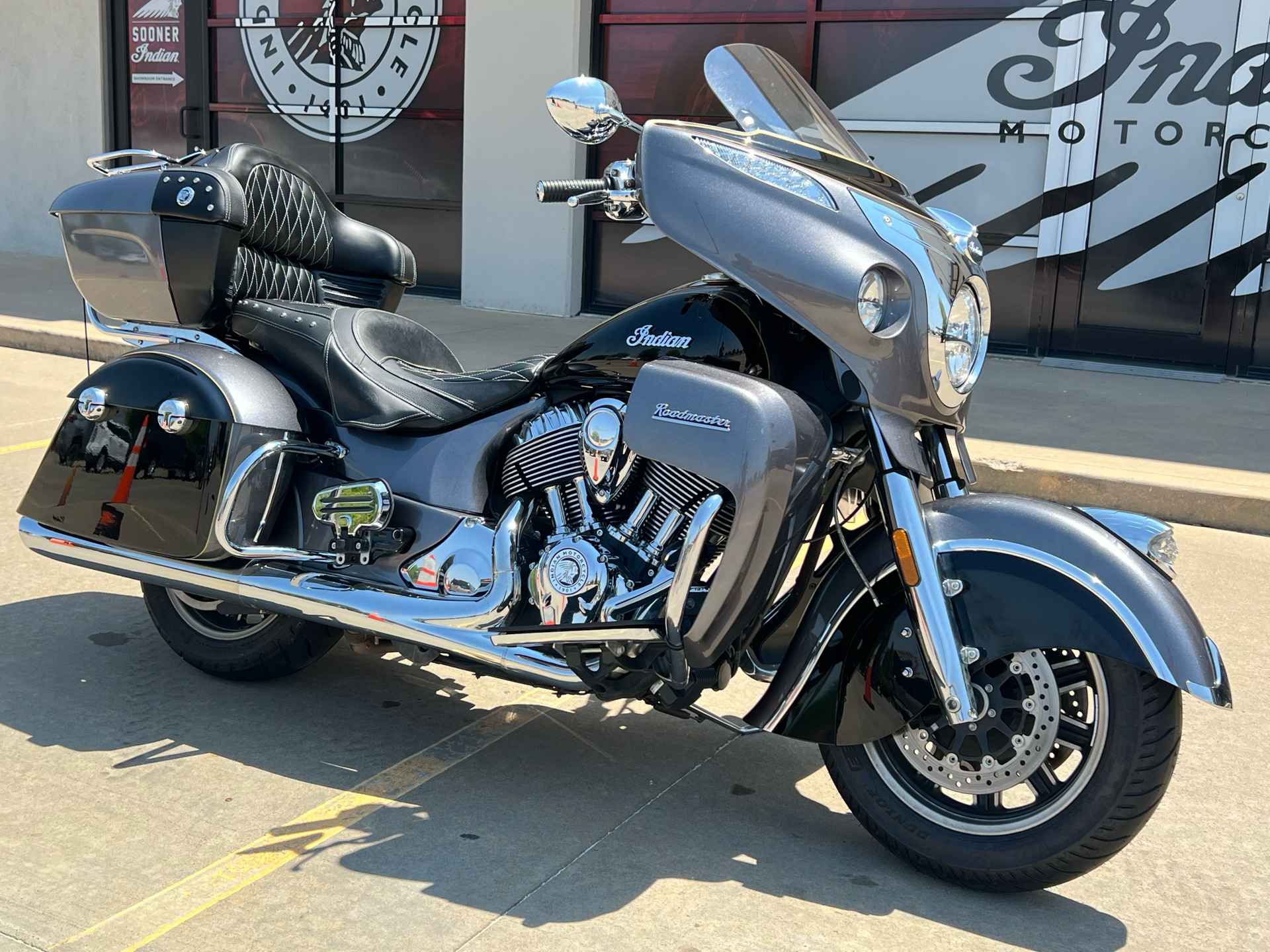 2017 Indian Motorcycle Roadmaster® in Norman, Oklahoma - Photo 2