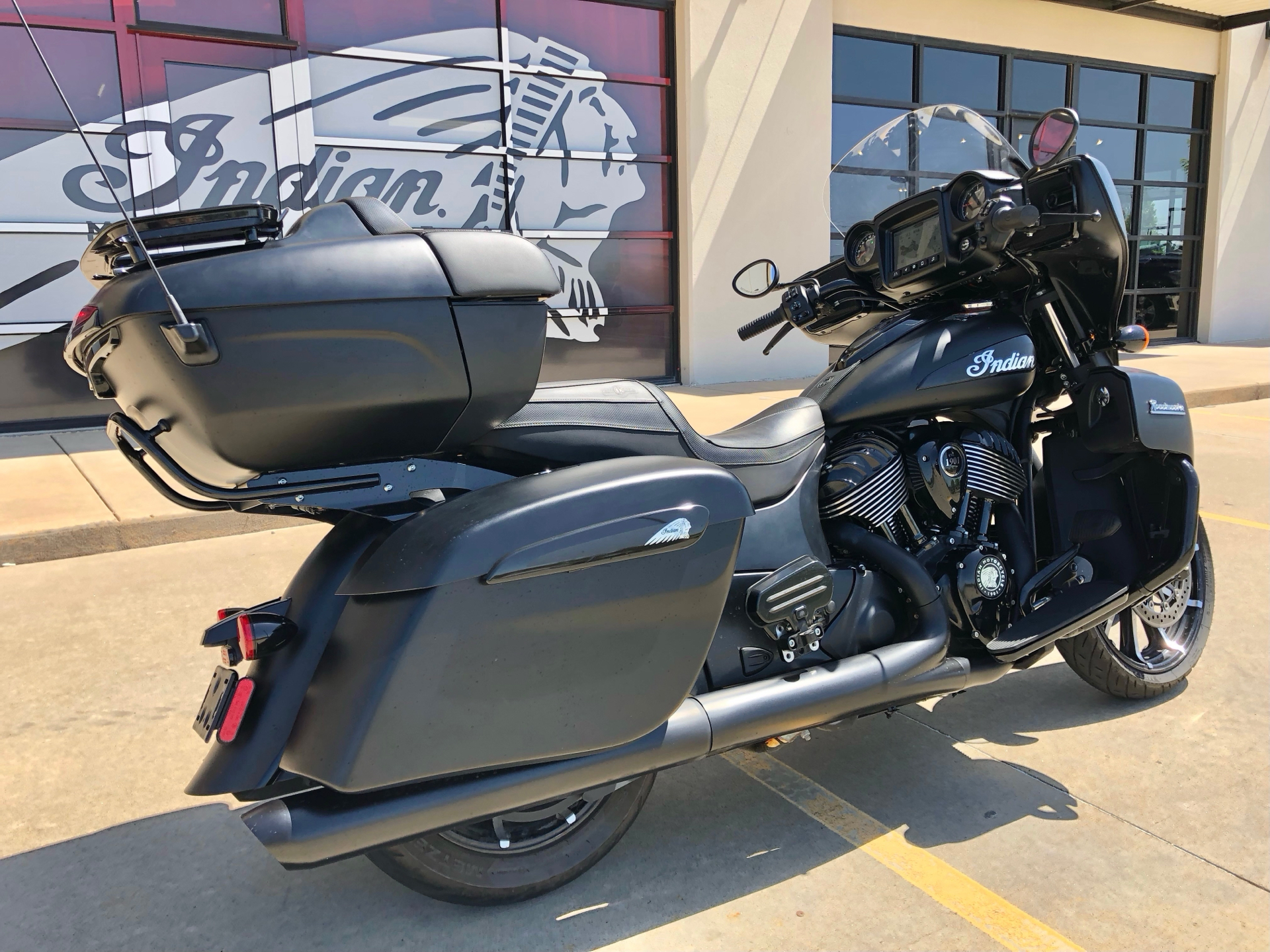2022 Indian Motorcycle Roadmaster® Dark Horse® in Norman, Oklahoma - Photo 8