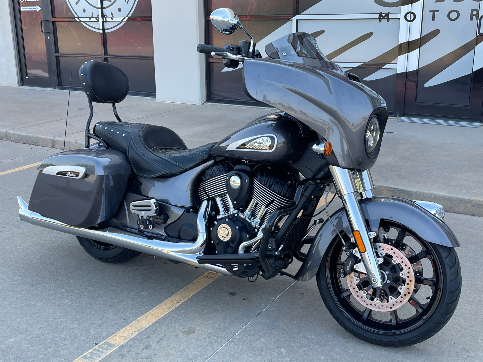2019 Indian Motorcycle Chieftain® ABS in Norman, Oklahoma - Photo 2