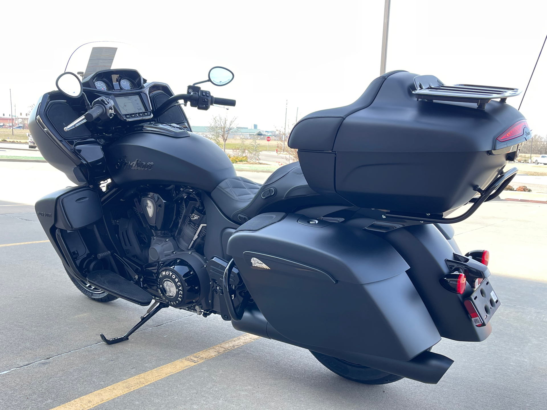 2024 Indian Motorcycle Pursuit® Dark Horse® with PowerBand Audio Package in Norman, Oklahoma - Photo 6