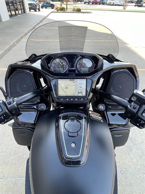 2024 Indian Motorcycle Pursuit® Dark Horse® with PowerBand Audio Package in Norman, Oklahoma - Photo 9