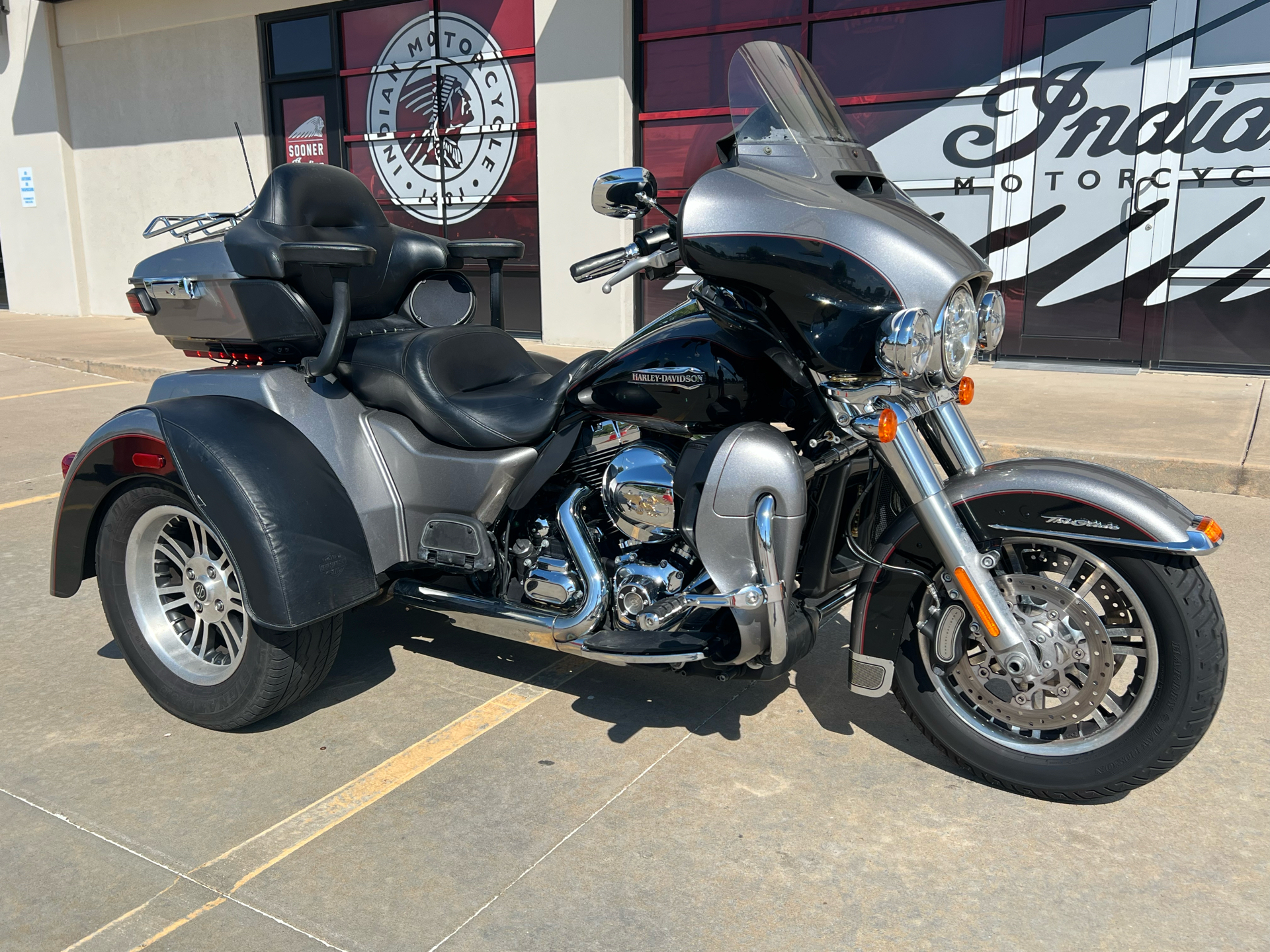 2016 Harley-Davidson Tri Glide® Ultra in Norman, Oklahoma - Photo 2