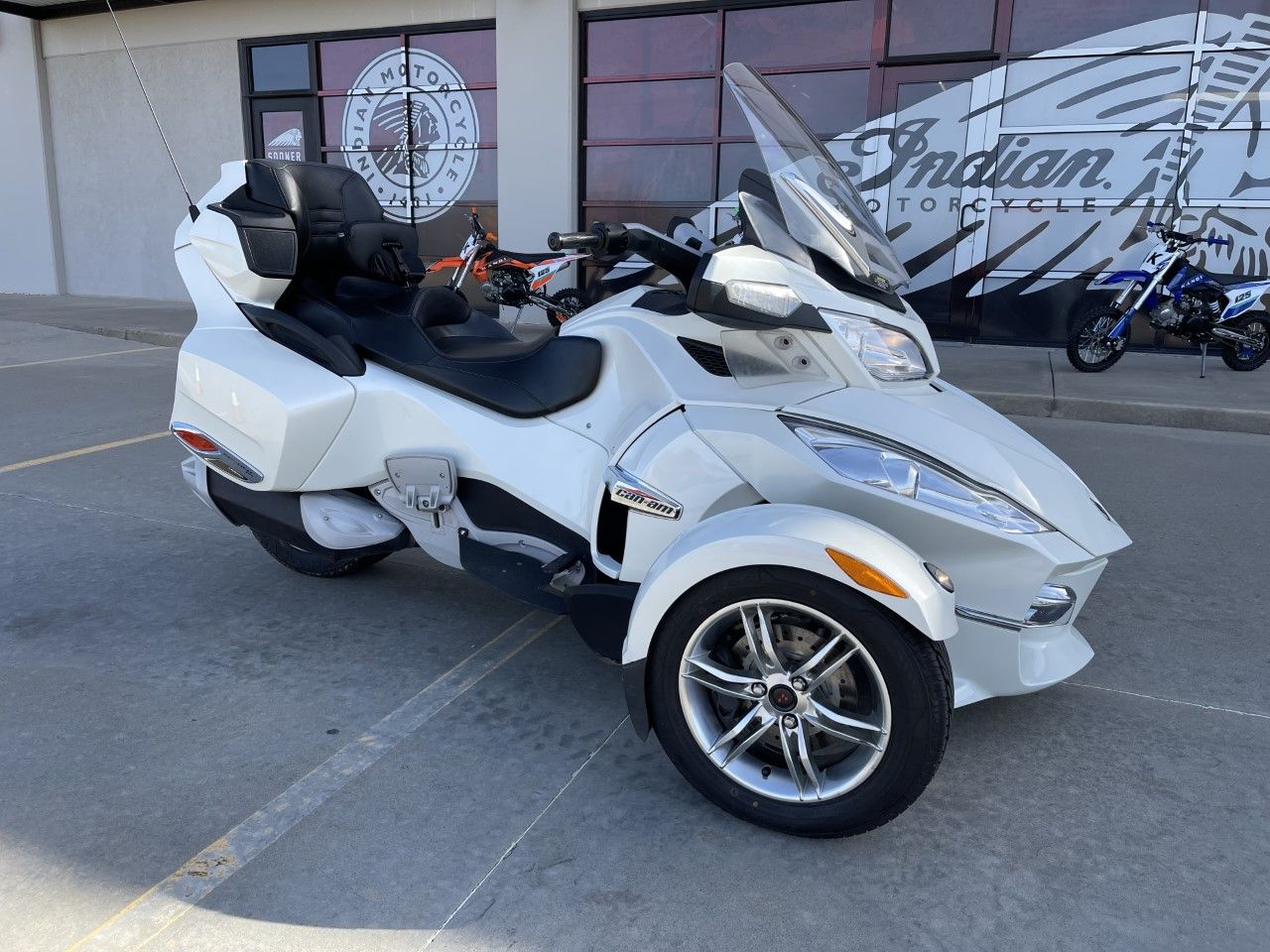 2011 Can-Am Spyder® RT Limited in Norman, Oklahoma - Photo 2