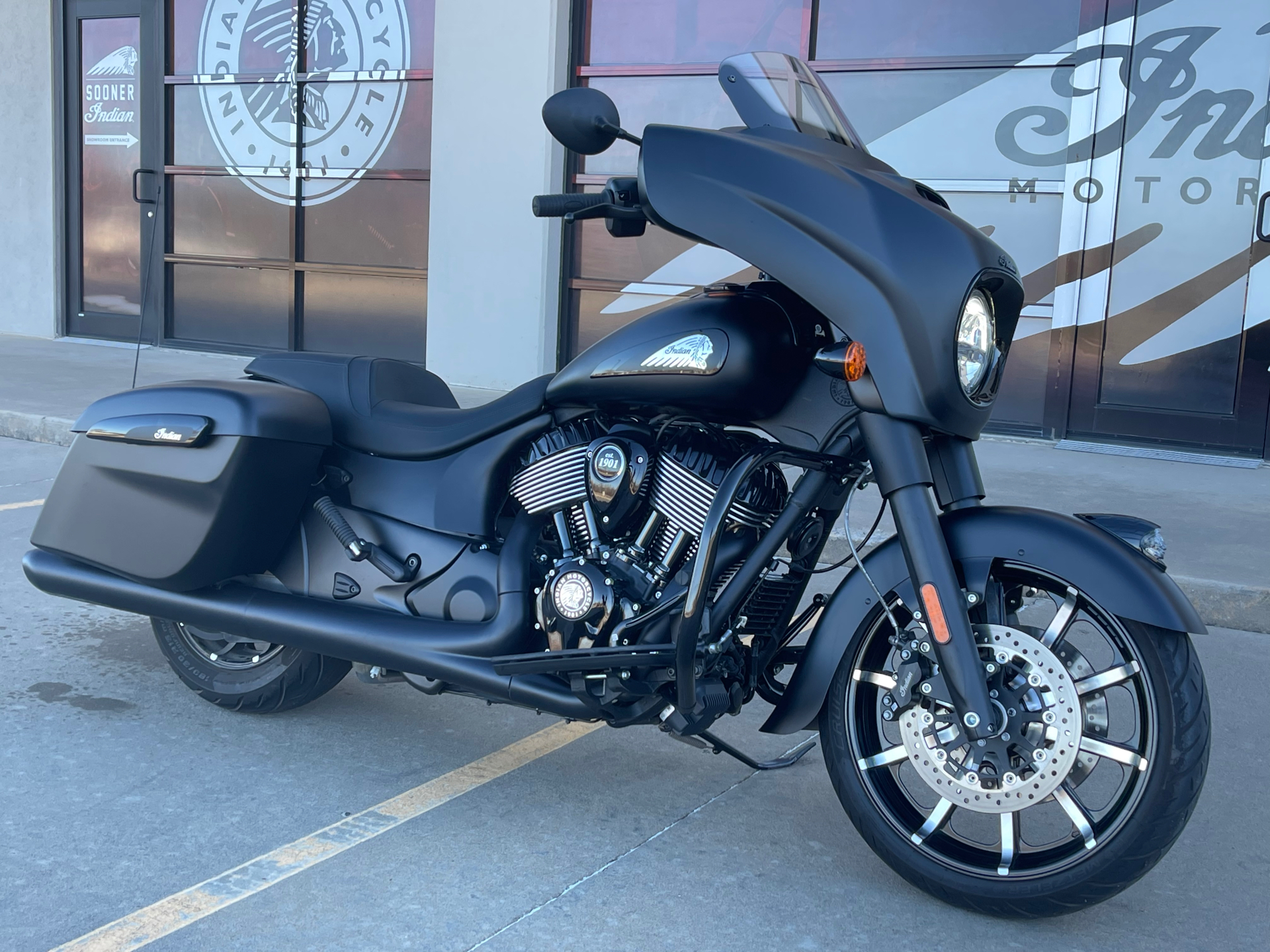 2021 Indian Motorcycle Chieftain® Dark Horse® in Norman, Oklahoma - Photo 2