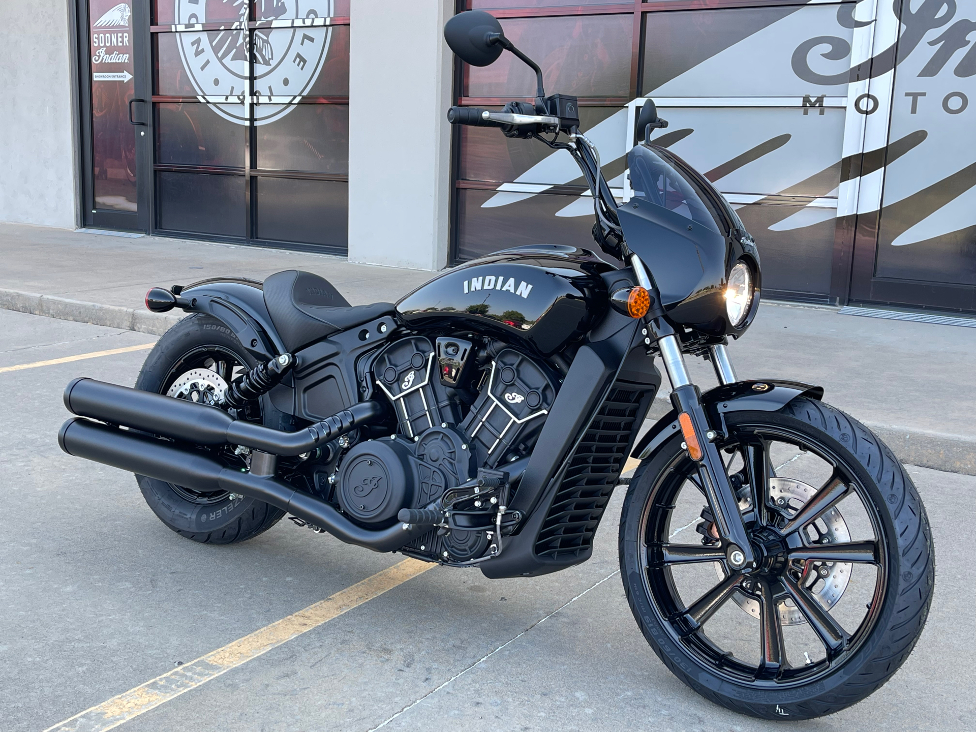 2023 Indian Motorcycle Scout® Rogue Sixty in Norman, Oklahoma - Photo 2