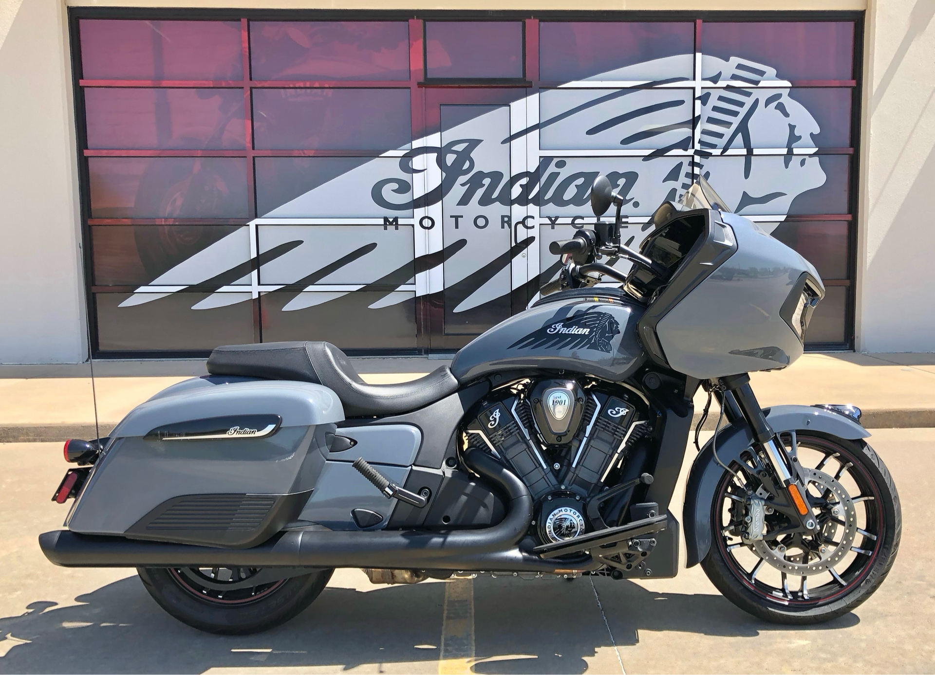 2022 Indian Motorcycle Challenger® Dark Horse® Icon in Norman, Oklahoma - Photo 1