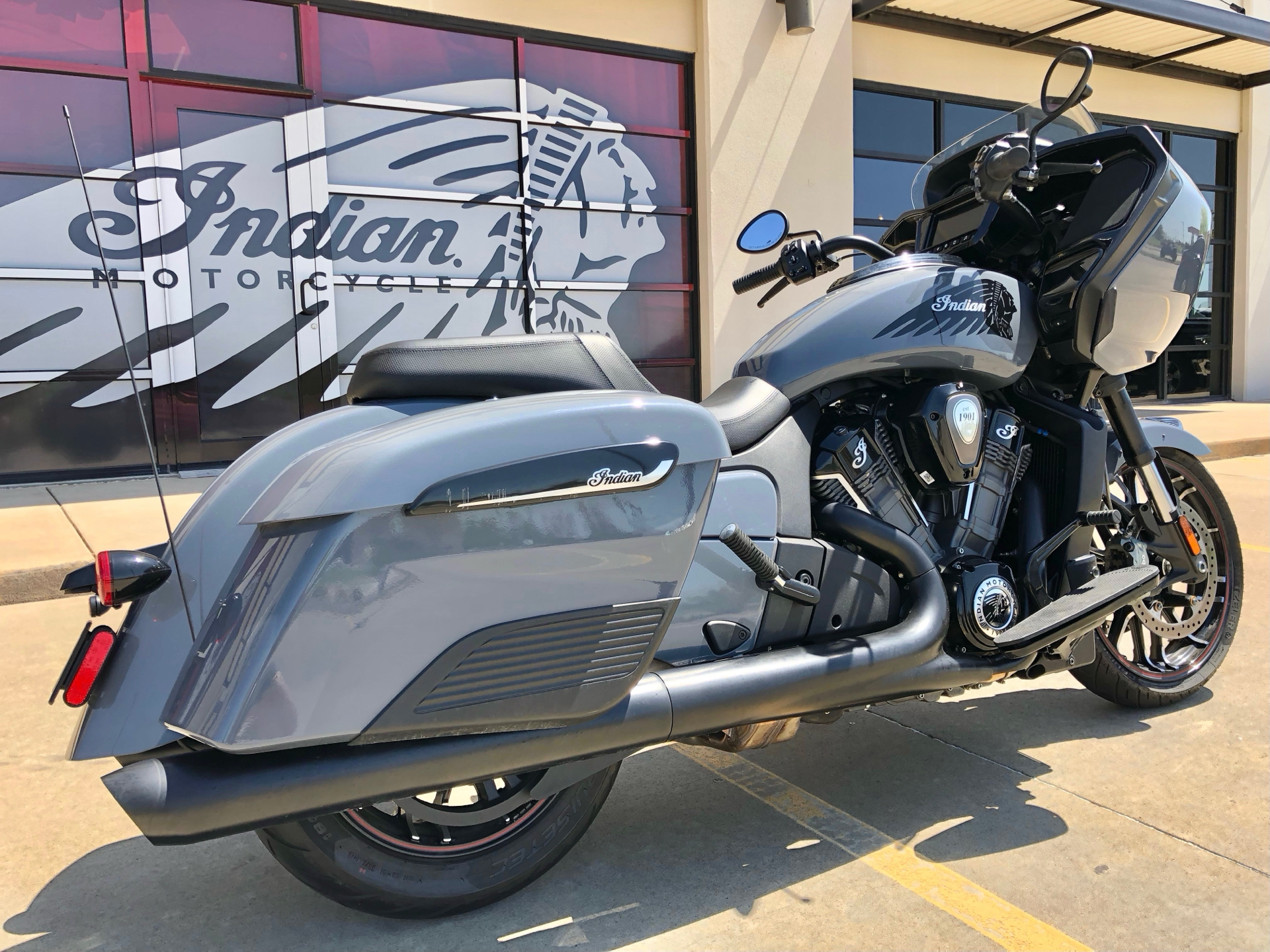 2022 Indian Motorcycle Challenger® Dark Horse® Icon in Norman, Oklahoma - Photo 8
