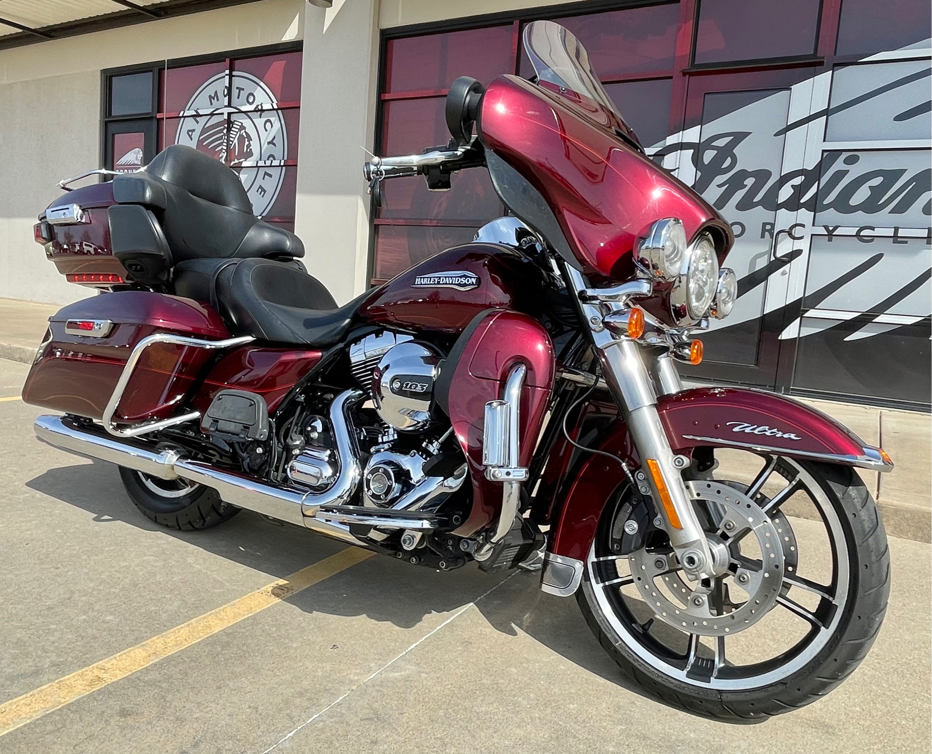 2015 Harley-Davidson Electra Glide® Ultra Classic® Low in Norman, Oklahoma - Photo 2