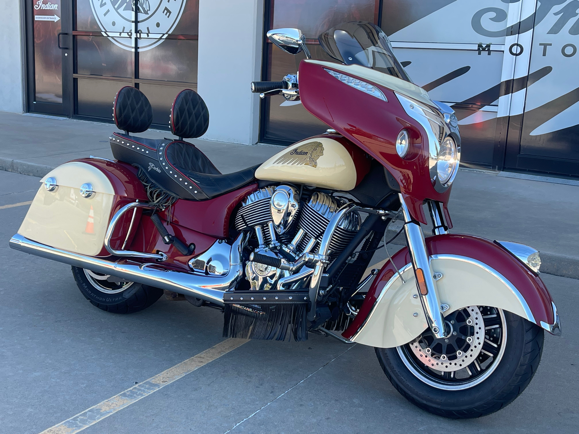 2015 Indian Motorcycle Chieftain® in Norman, Oklahoma - Photo 2