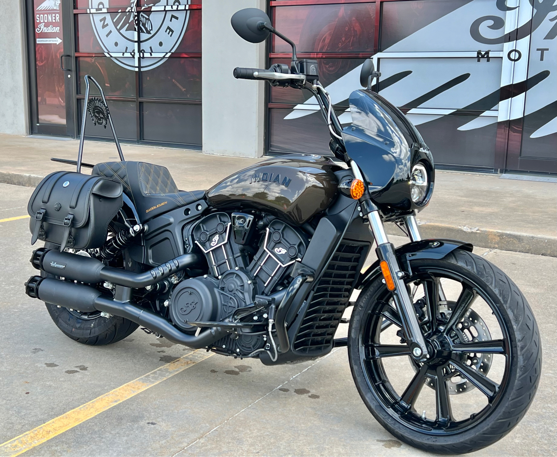 2023 Indian Motorcycle Scout® Rogue Sixty ABS in Norman, Oklahoma - Photo 2