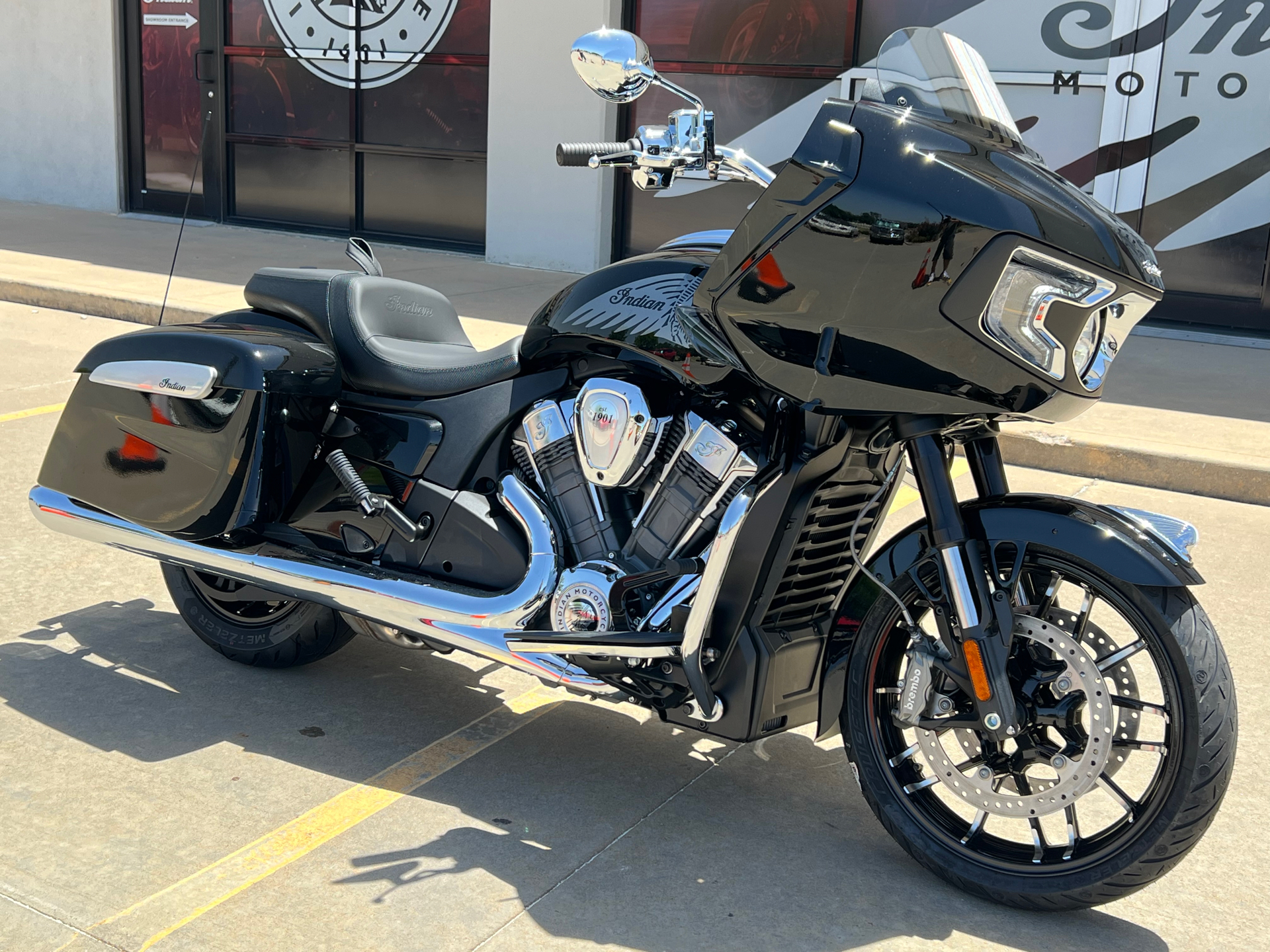 2024 Indian Motorcycle Challenger® Limited in Norman, Oklahoma - Photo 2