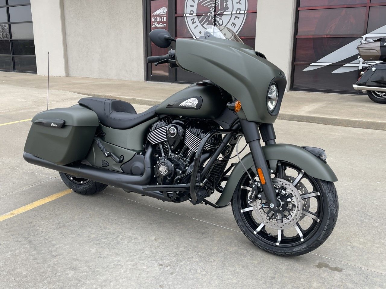2023 Indian Motorcycle Chieftain® Dark Horse® in Norman, Oklahoma - Photo 2