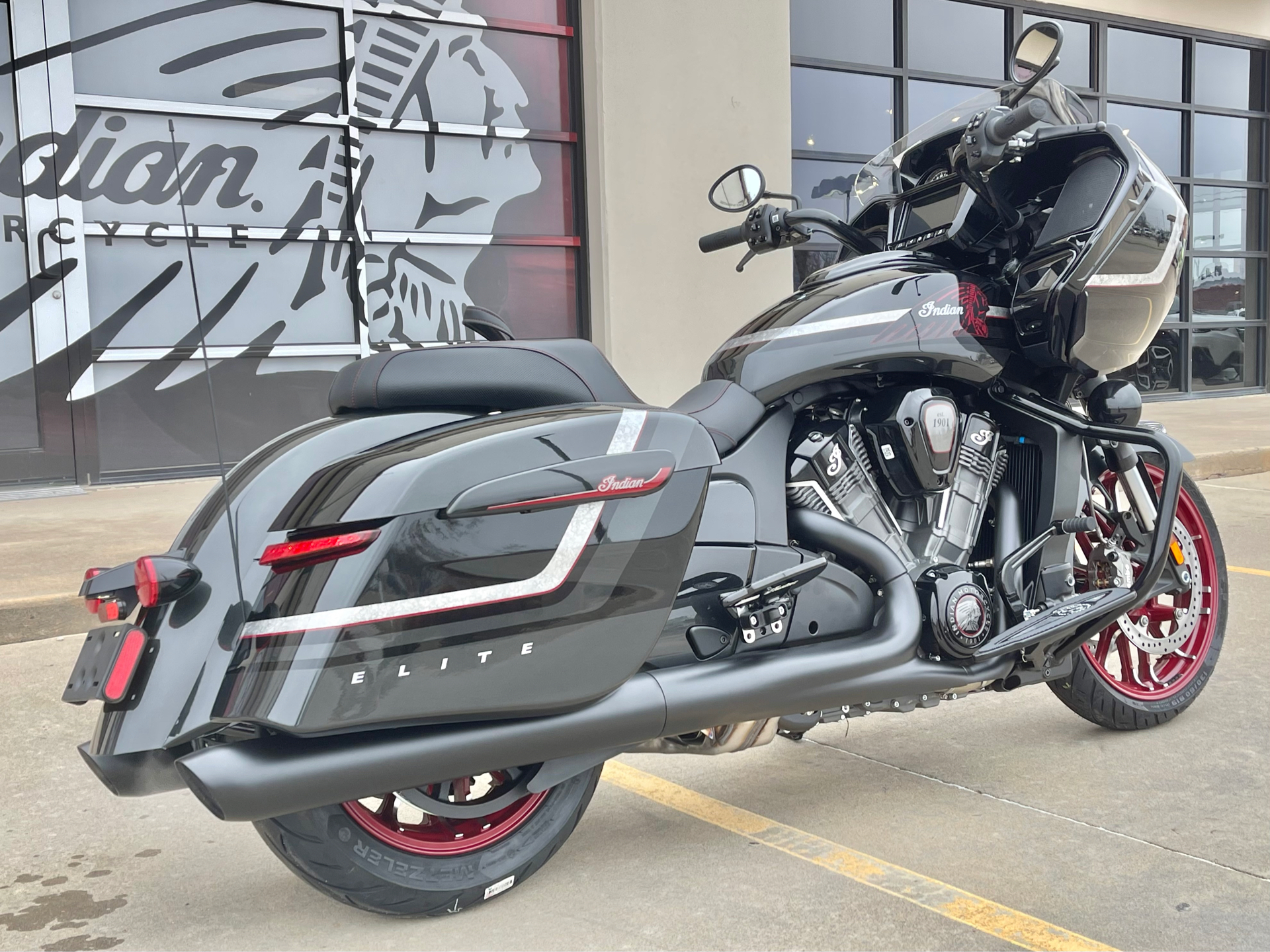 2024 Indian Motorcycle Challenger® Elite in Norman, Oklahoma - Photo 8