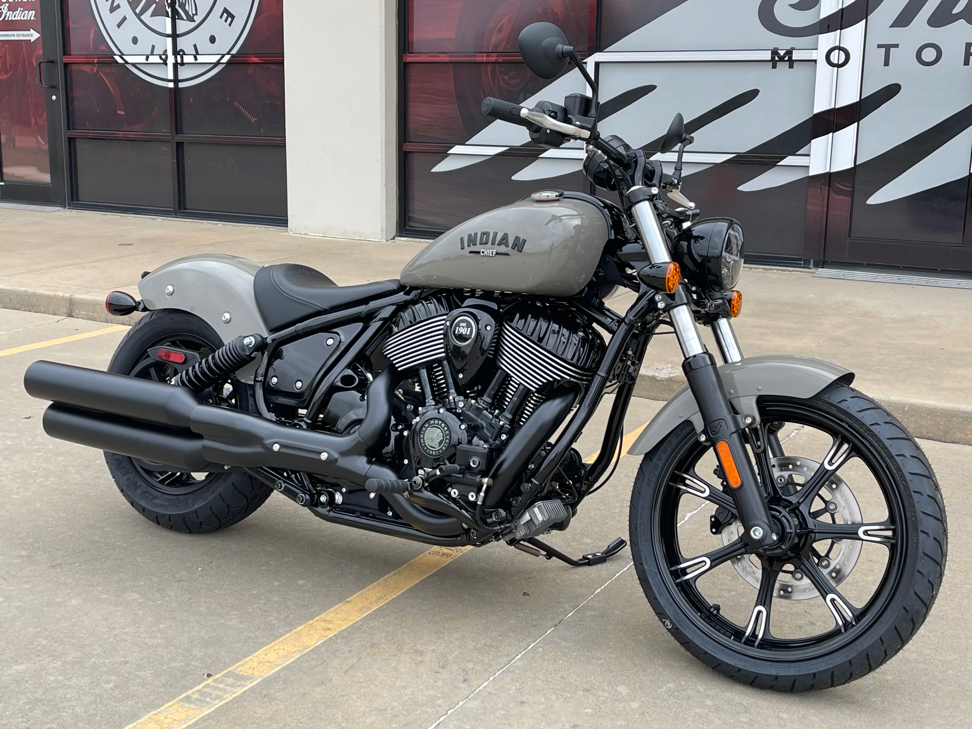 2023 Indian Motorcycle Chief Dark Horse® in Norman, Oklahoma - Photo 2