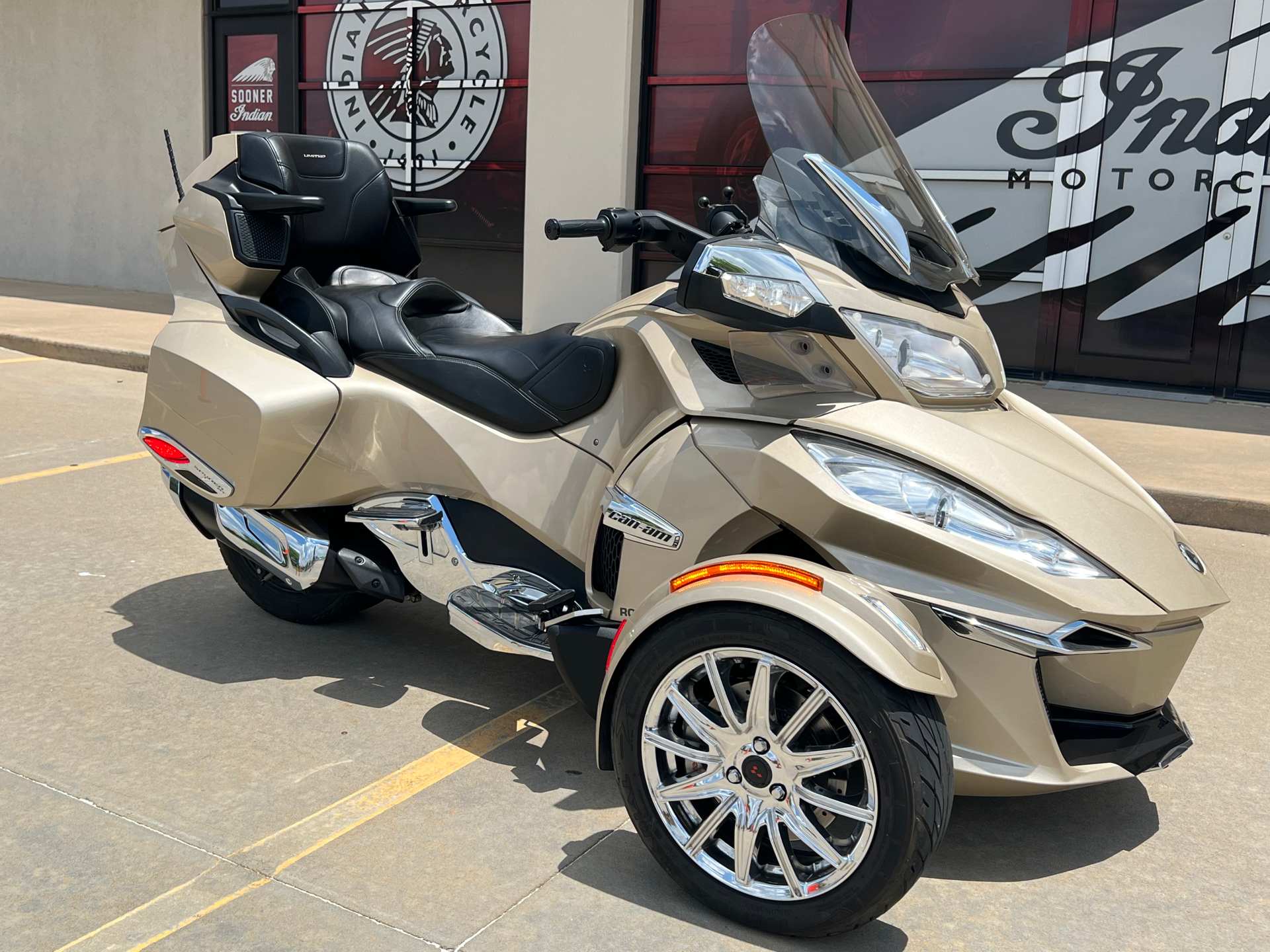 2018 Can-Am Spyder RT Limited in Norman, Oklahoma - Photo 2