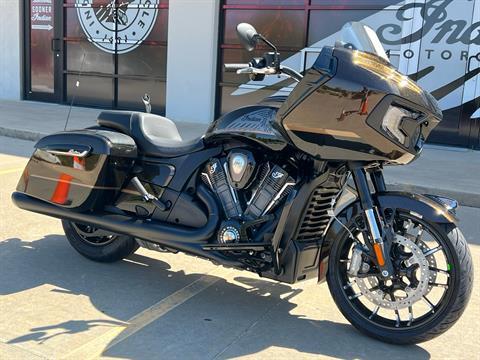 2024 Indian Motorcycle Challenger® Dark Horse® Icon with PowerBand Audio Package in Norman, Oklahoma - Photo 2