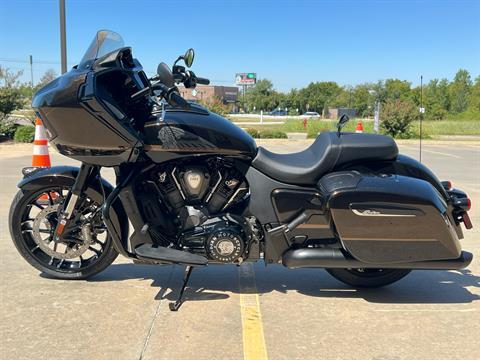 2024 Indian Motorcycle Challenger® Dark Horse® Icon with PowerBand Audio Package in Norman, Oklahoma - Photo 5