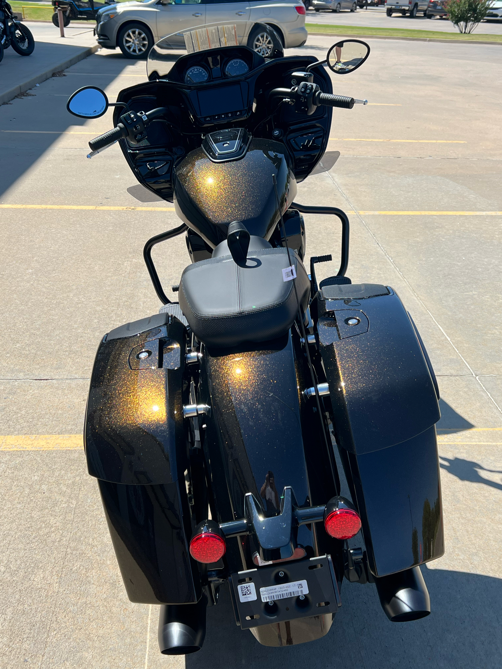 2024 Indian Motorcycle Challenger® Dark Horse® Icon with PowerBand Audio Package in Norman, Oklahoma - Photo 7