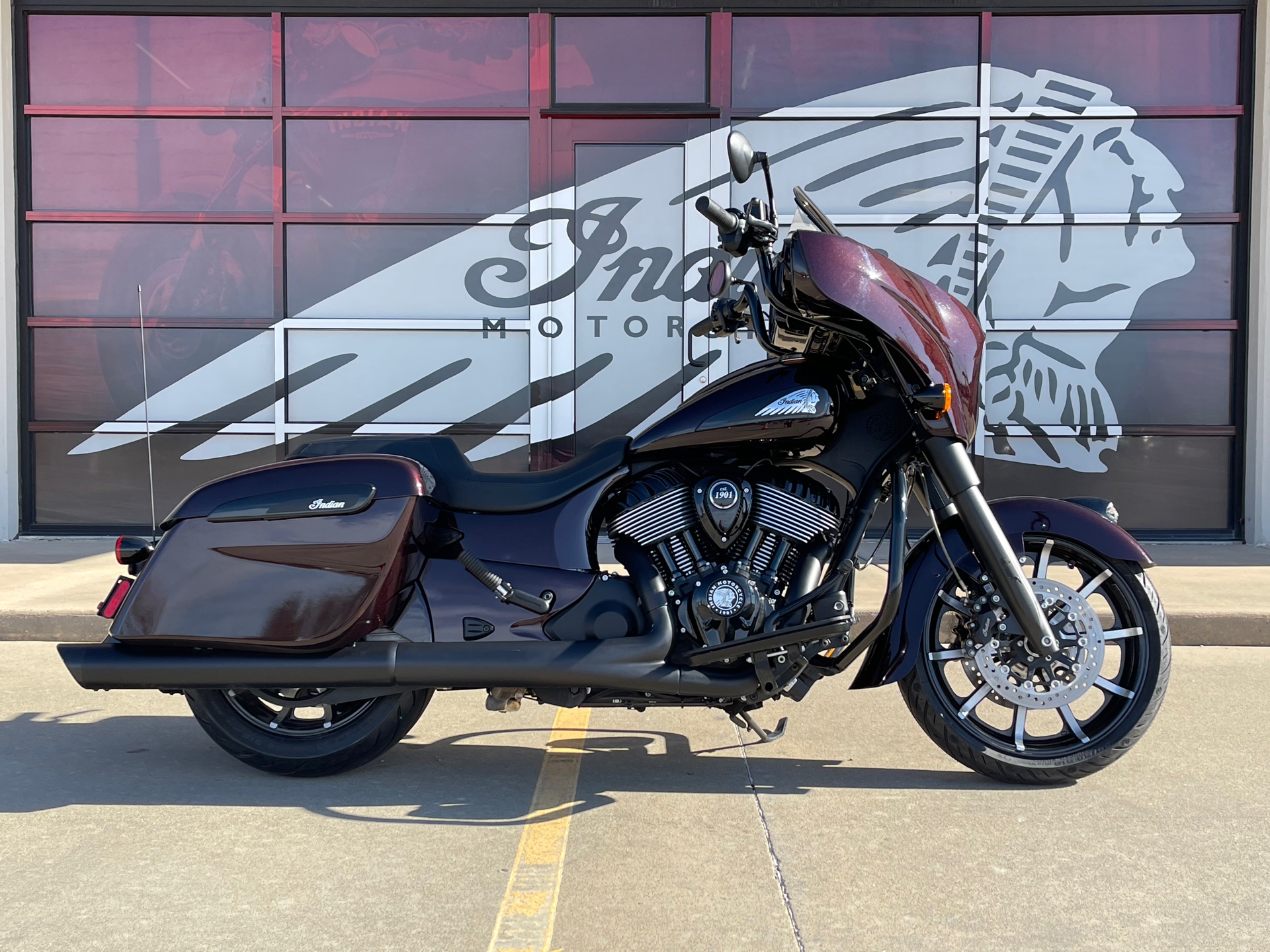 2021 Indian Motorcycle Chieftain® Dark Horse® Icon in Norman, Oklahoma - Photo 1