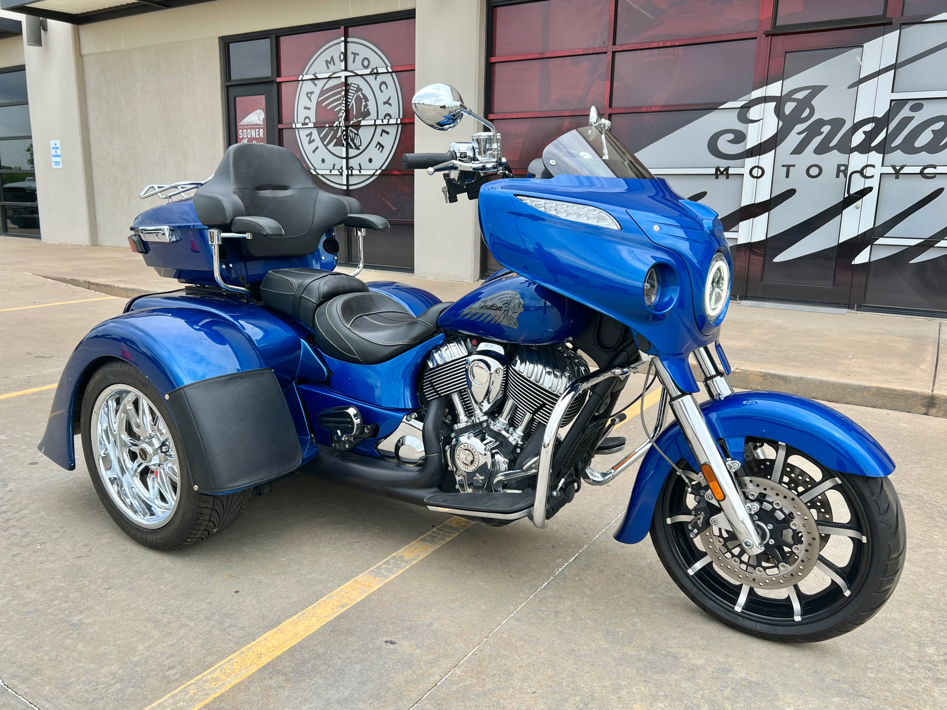 2018 Indian Motorcycle Chieftain® Limited ABS in Norman, Oklahoma - Photo 2