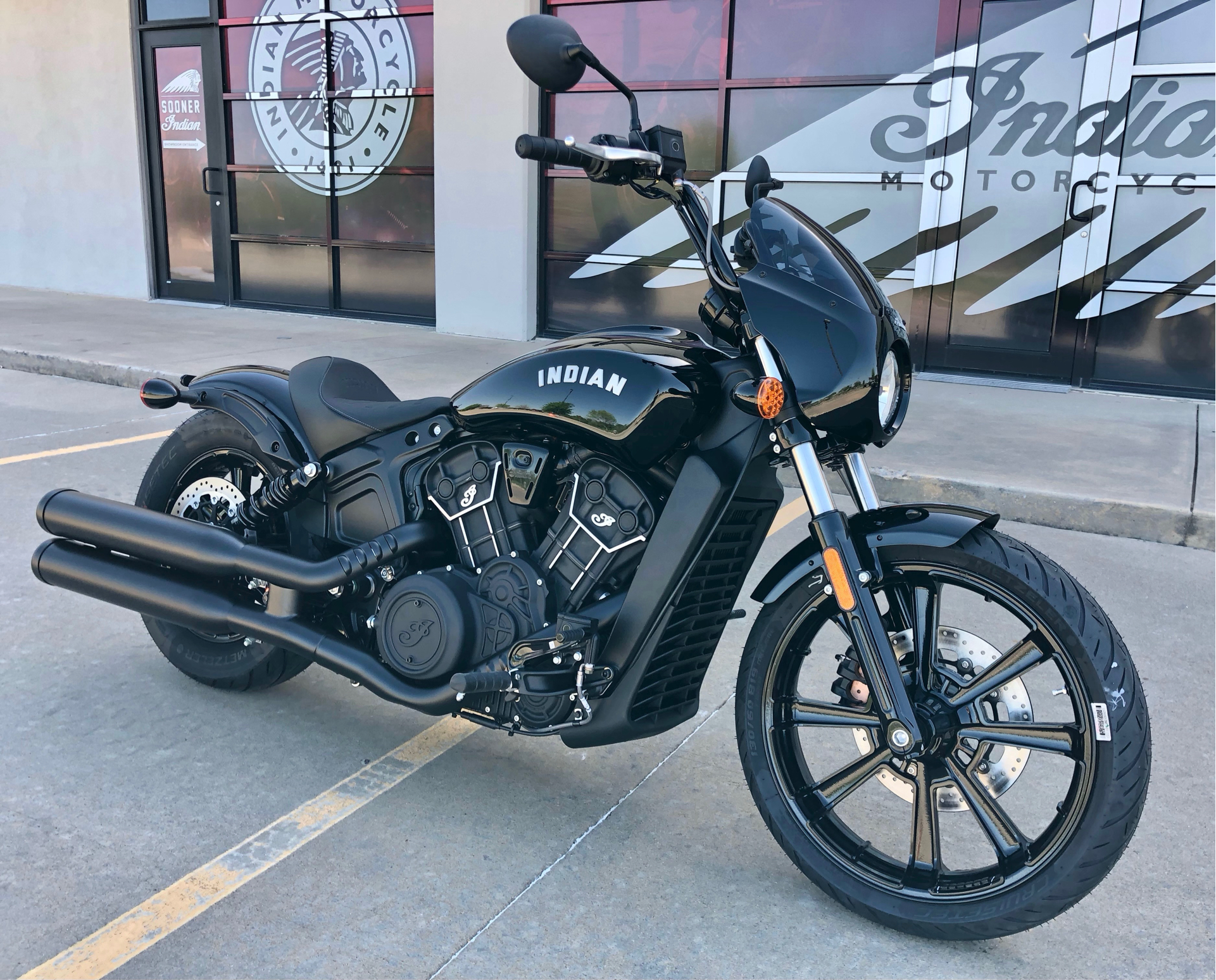2024 Indian Motorcycle Scout® Rogue Sixty in Norman, Oklahoma - Photo 2