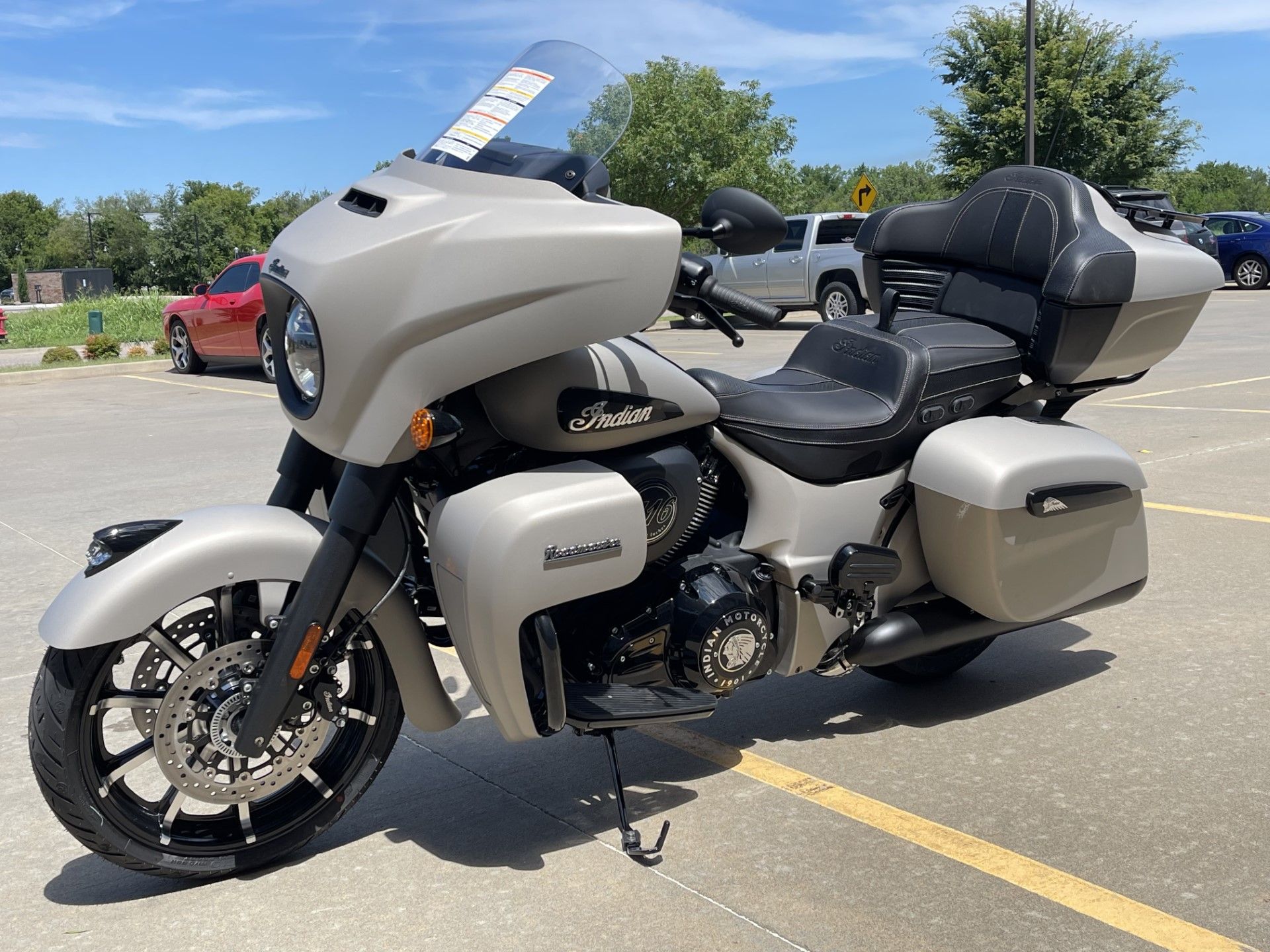 2023 Indian Motorcycle Roadmaster® Dark Horse® in Norman, Oklahoma - Photo 4