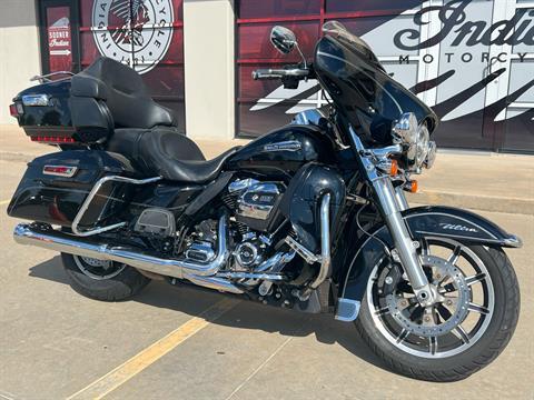 2017 Harley-Davidson Electra Glide® Ultra Classic® in Norman, Oklahoma - Photo 2